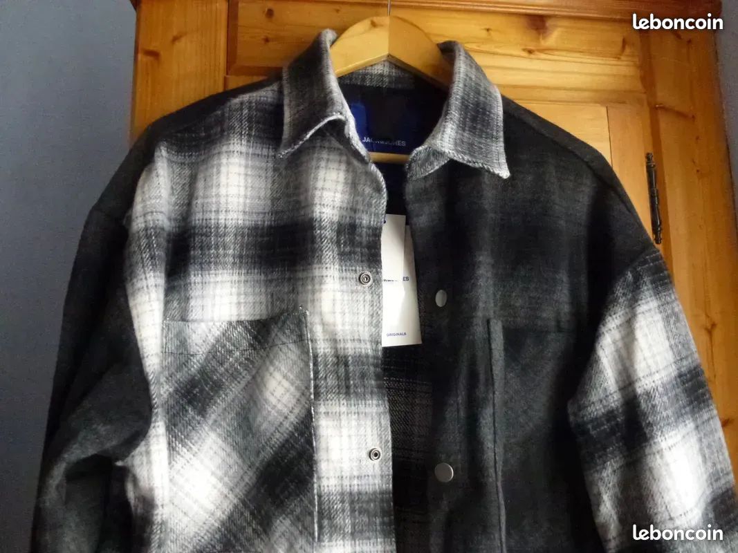 Grosse veste surchemise homme neuve automne / hiver marque Jack&Jones gris blanc taille L ( valeur 65 ) toute douce style polaire vendu 39 (mishaupalsachom) (image 2)