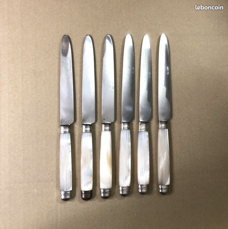 Coûteaux en métal argenté vendus par notre petite brocante à Valence 26