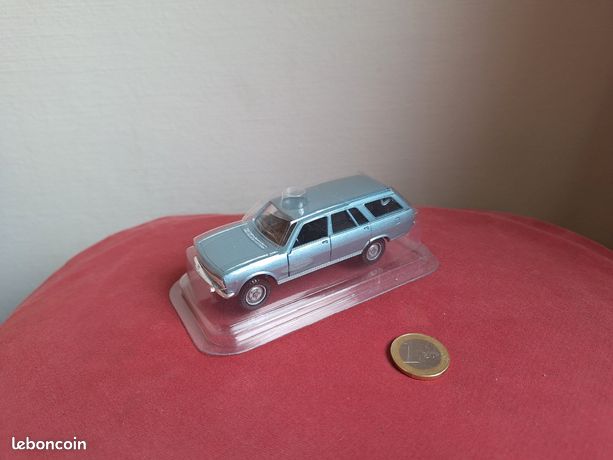 VOITURE PEUGEOT 404 Break Bordeaux Metal 1/43 Eligor EUR 5,50 - FR