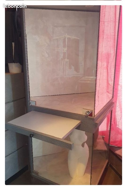 Vitrine avec éclairage (image 3)