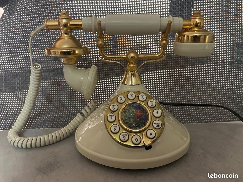 Téléphone ancien (image 1)