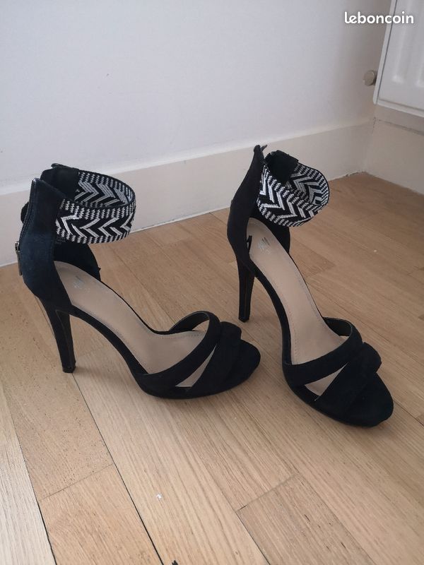 Sandales à talon noire et blanc (image 5)