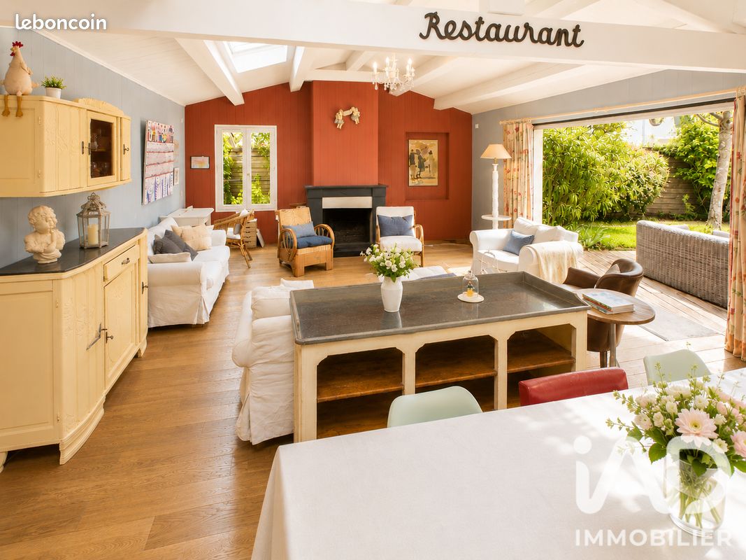 Maison 10 pièces 213 m² · à La Flotte · 213 m² · 1 398 000 €