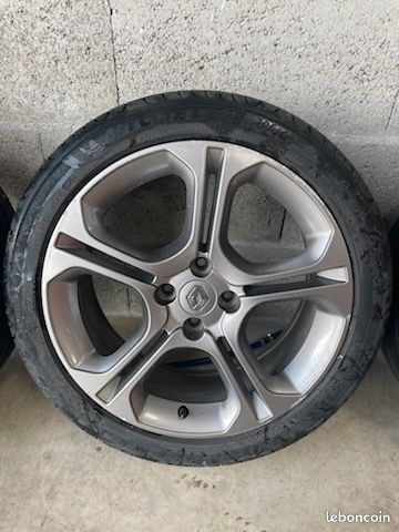 Je vends 4 Jantes Renault clio 4 GTLine et 4 pneus Michelin (image 2)