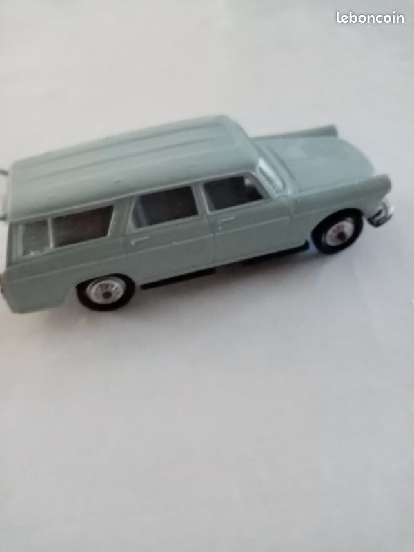 NOREV 1/43 - PEUGEOT 404 L FAMILIALE - N° 28 - avec boite d'origine