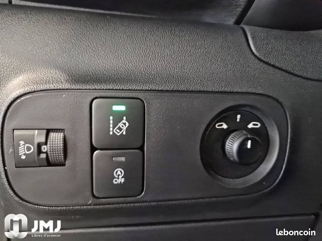 CITROEN C3 PureTech 110 S&S Feel (image 16)