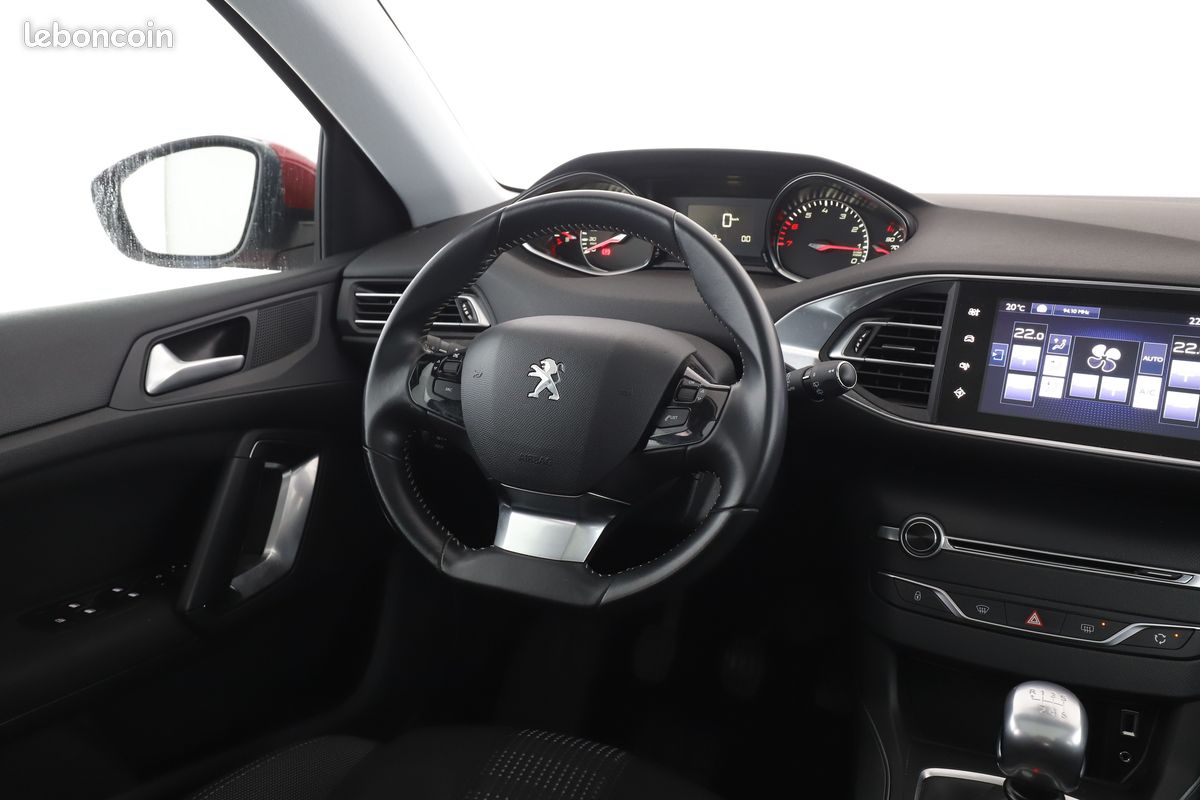 Peugeot 308 1.2 PureTech Allure 130 ch (image 8)