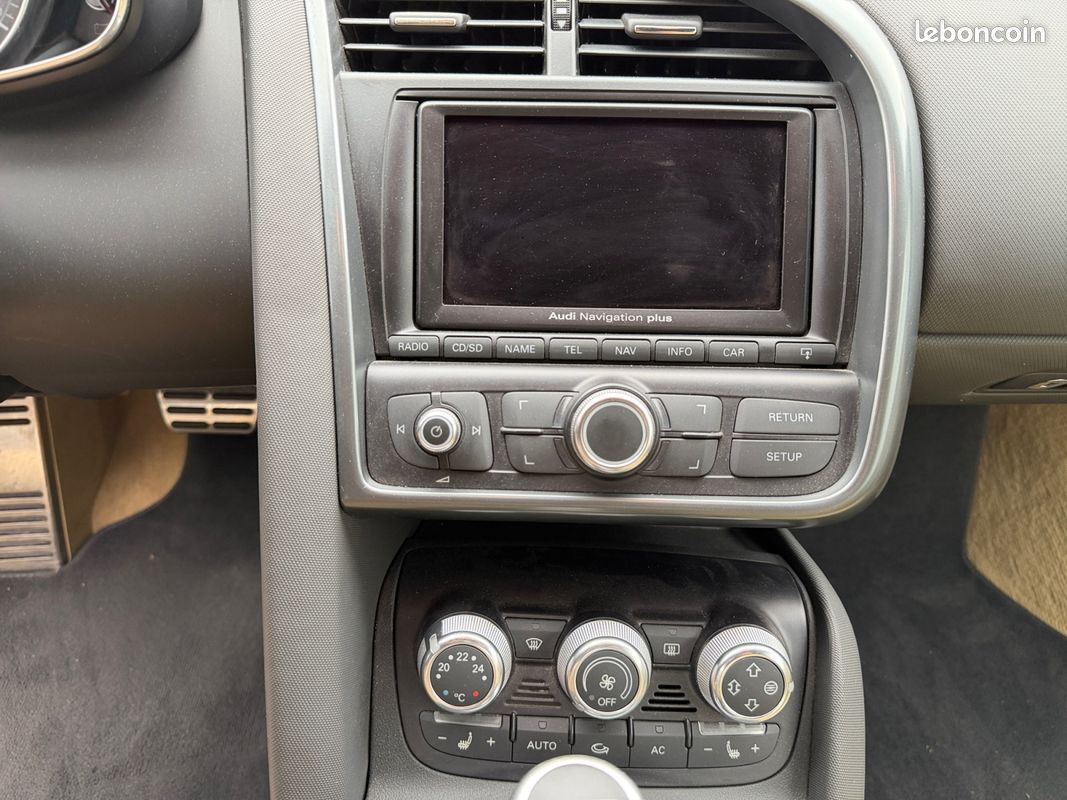 AUDI R8 V8 4.2 FSI QUATTRO 420 R-TRONIC 420Ch - Bang Olufsen - Sièges éléctrique/chauffants - Magnetic Ride - Caméra de Recul - GARANTIE 12 MOIS (image 17)