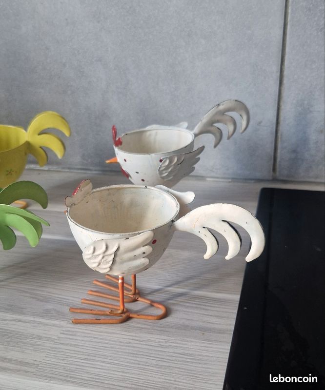 coquetier en porcelaine a decor de poule poussin oeuf