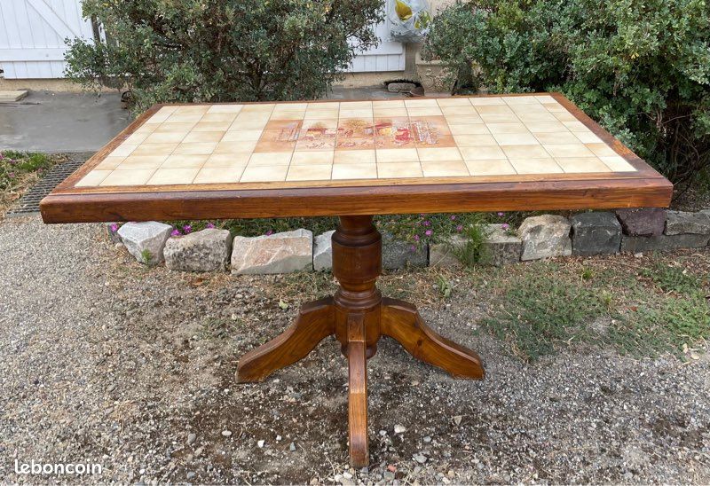 Table de cuisine carrelée (image 1)
