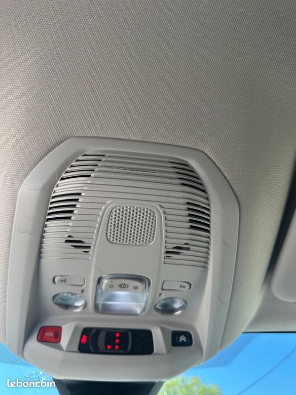Citroën C5 AIRCROSS C-Series 1.6 225 Plug in Hybrid Rechargeable e-EAT8 Boîte auto {ATTELAGE - CAMERA - CLIM - CARPLAY} (image 41)