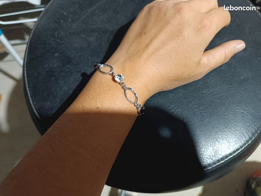 Bracelet argenté femme zircon noir et blanc (image 1)