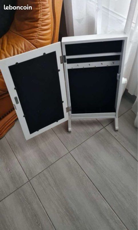 Petite armoire à bijoux (image 2)