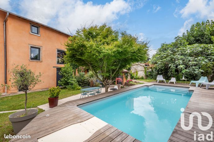 Maison de village 9 pièces 366 m²