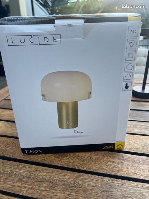 Vends magnifique lampe sur pied (image 1)