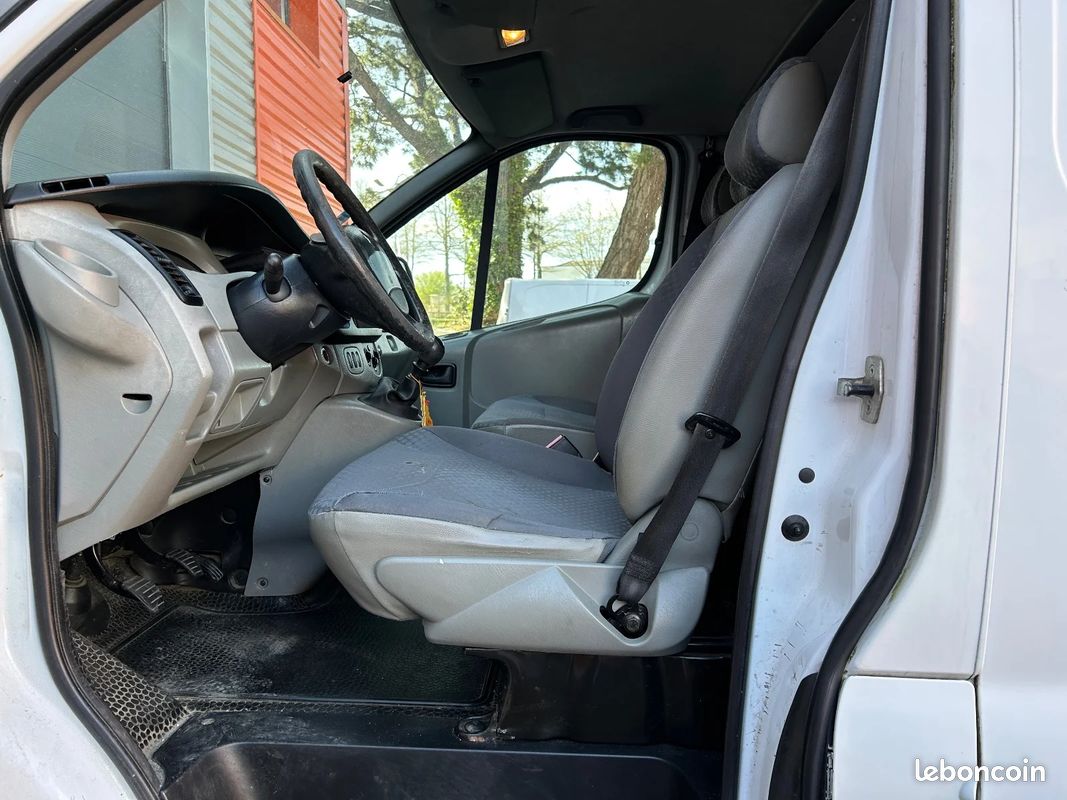 Renault trafic fourgon gn 2.0 dci 90 l1h1 1000 kg confort / 4 pneus neufs (image 23)