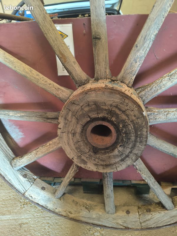 Roues de chariot anciennes (image 2)