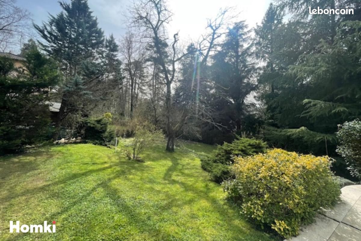 Terrain 749 m² Charbonnieres Les Bains · à Charbonnières-les-Bains · 280 000 €