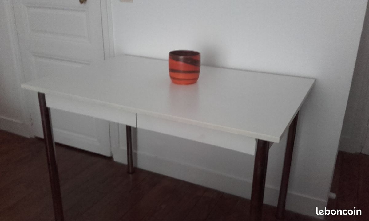 Table de cuisine blanche (image 2)