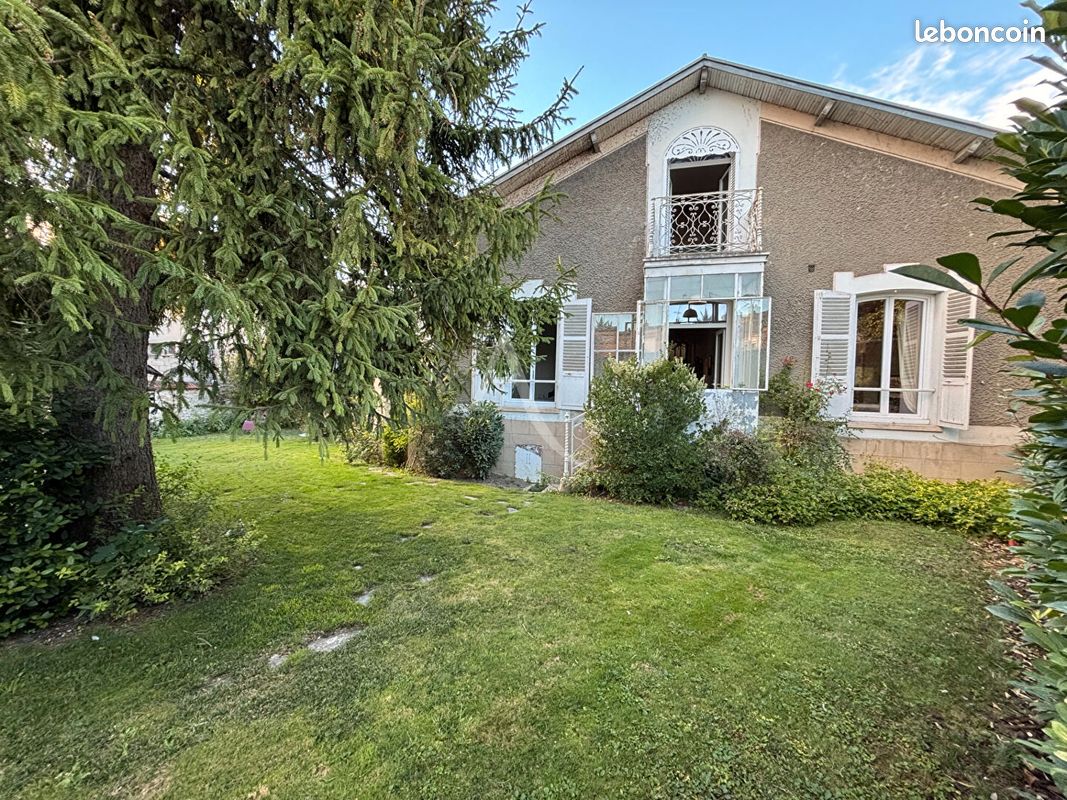 Maison 6 pièces 181 m² · à Montereau-Fault-Yonne · 181 m² · 379 000 €