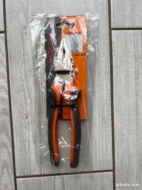 Pince universelle Mr Bricolage neuve emballage 200 mm (image 1)