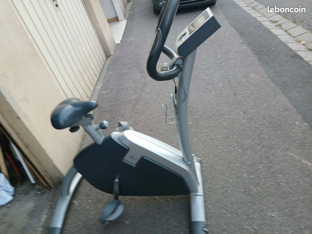 Vélo d'appartement Domyos en bonne état (image 1)