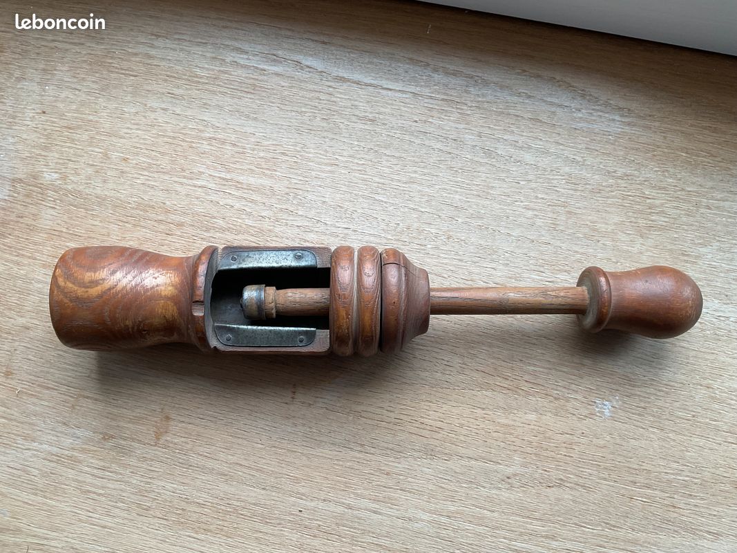 Bouche bouteille bouchoneuse bouchoneur vintage en bois - Collection