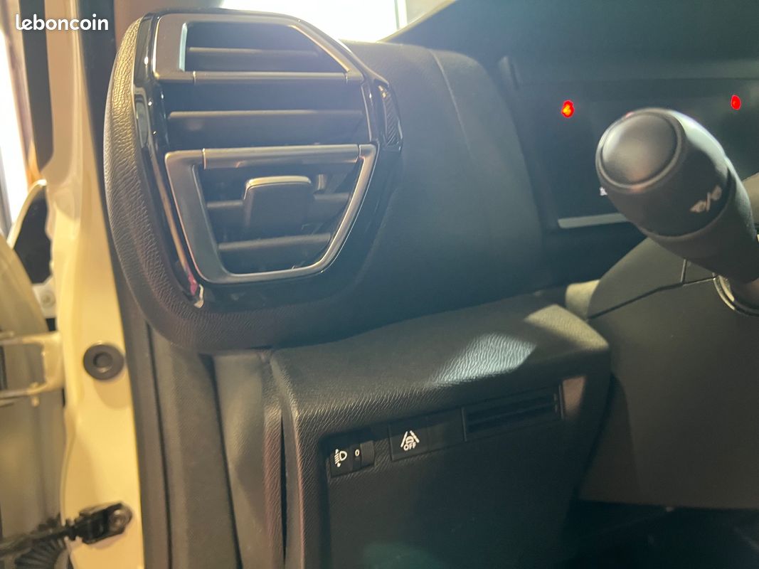 CITROEN C4 C4 BlueHDi 110 SS BVM6 Feel Pack (image 13)