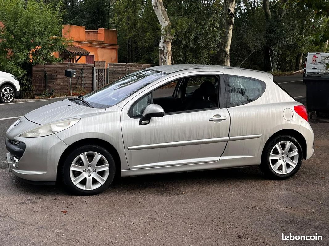 PEUGEOT 207 1.6i 16V - 120 - BVA Sport Pack (image 4)