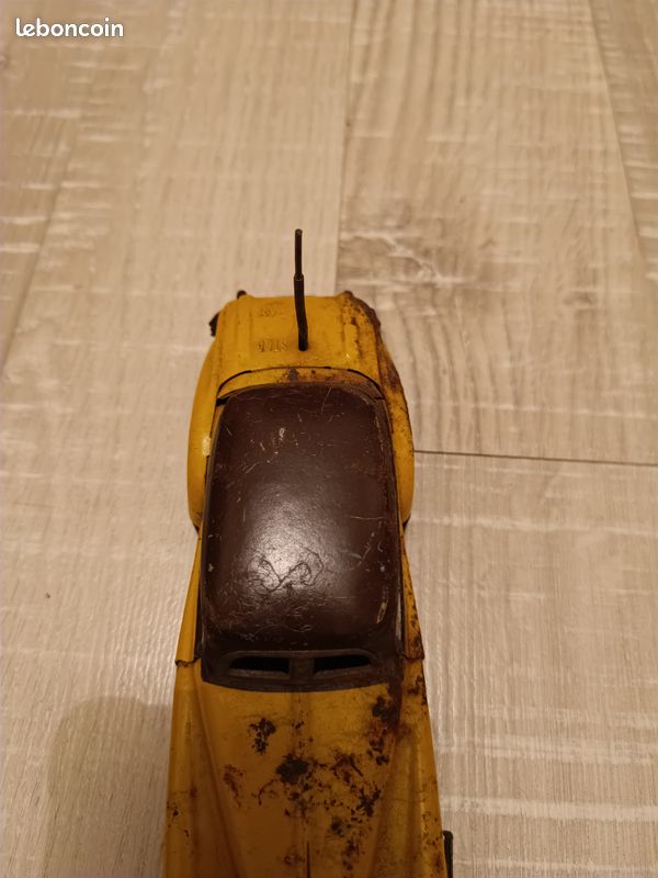 Ancienne Voiture En Tôle Joustra, Vintage, à Collectionner
