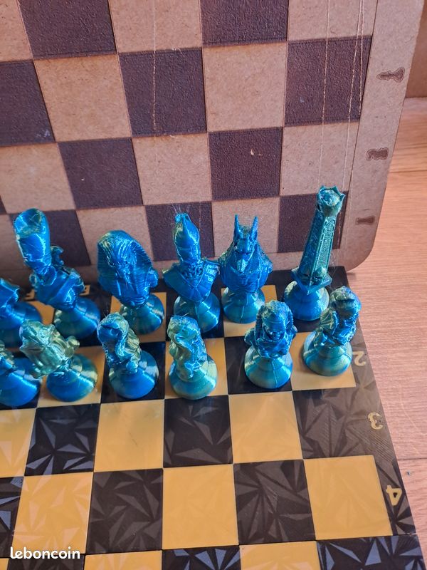 Jeu D'échecs Complet Avec Plateau – Pièces Or Et Cuivre – Matière PLA – Neuf