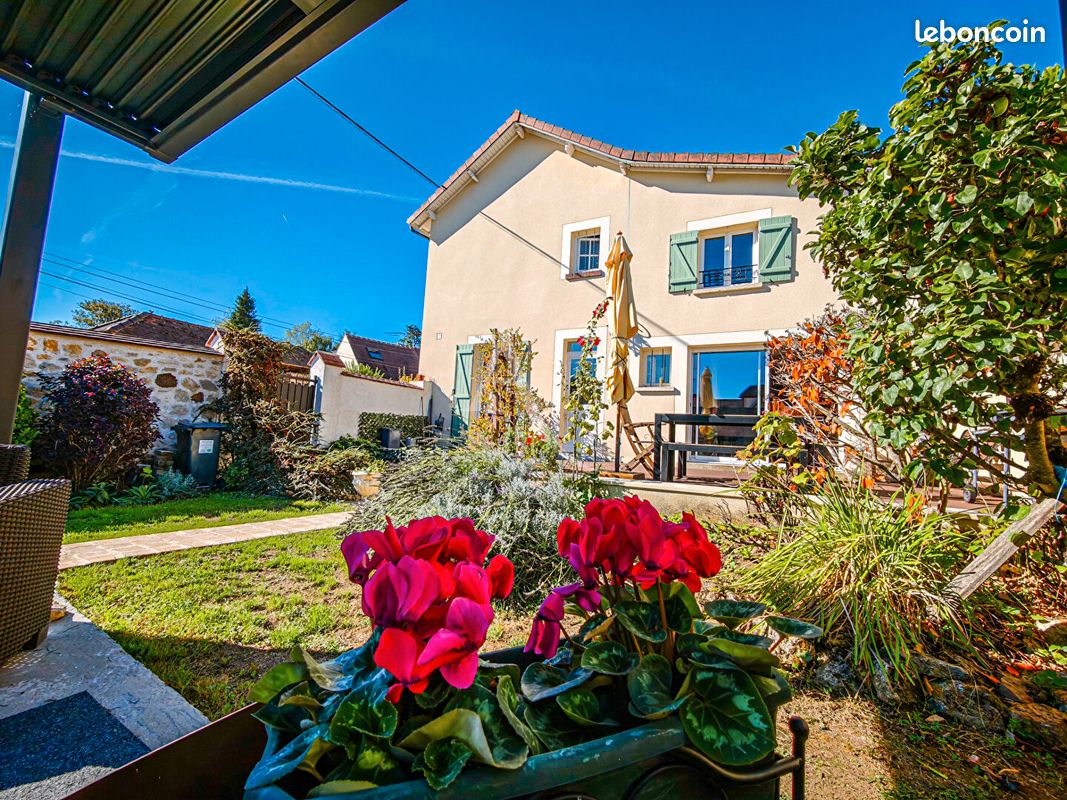 Maison 6 pièces 144 m² · à Us · 144 m² · 392 000 €