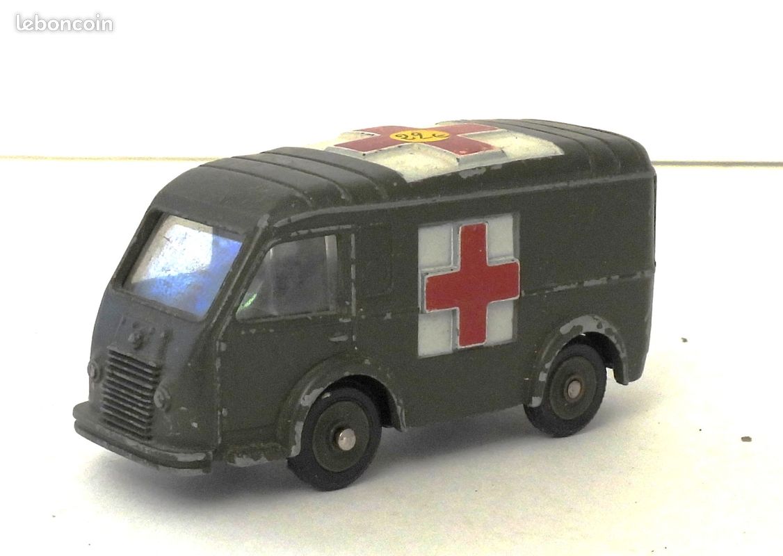 Ancien Jouet Militaire Dinky Toys - Renault Ambulance Carrier Première Version - Collection