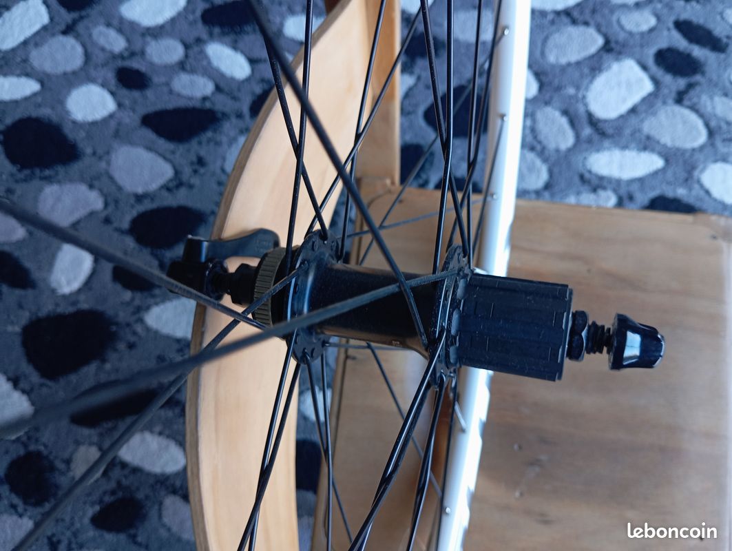 Shimano 3SW98010 - Axe complet roue arrière Wh-Mt15