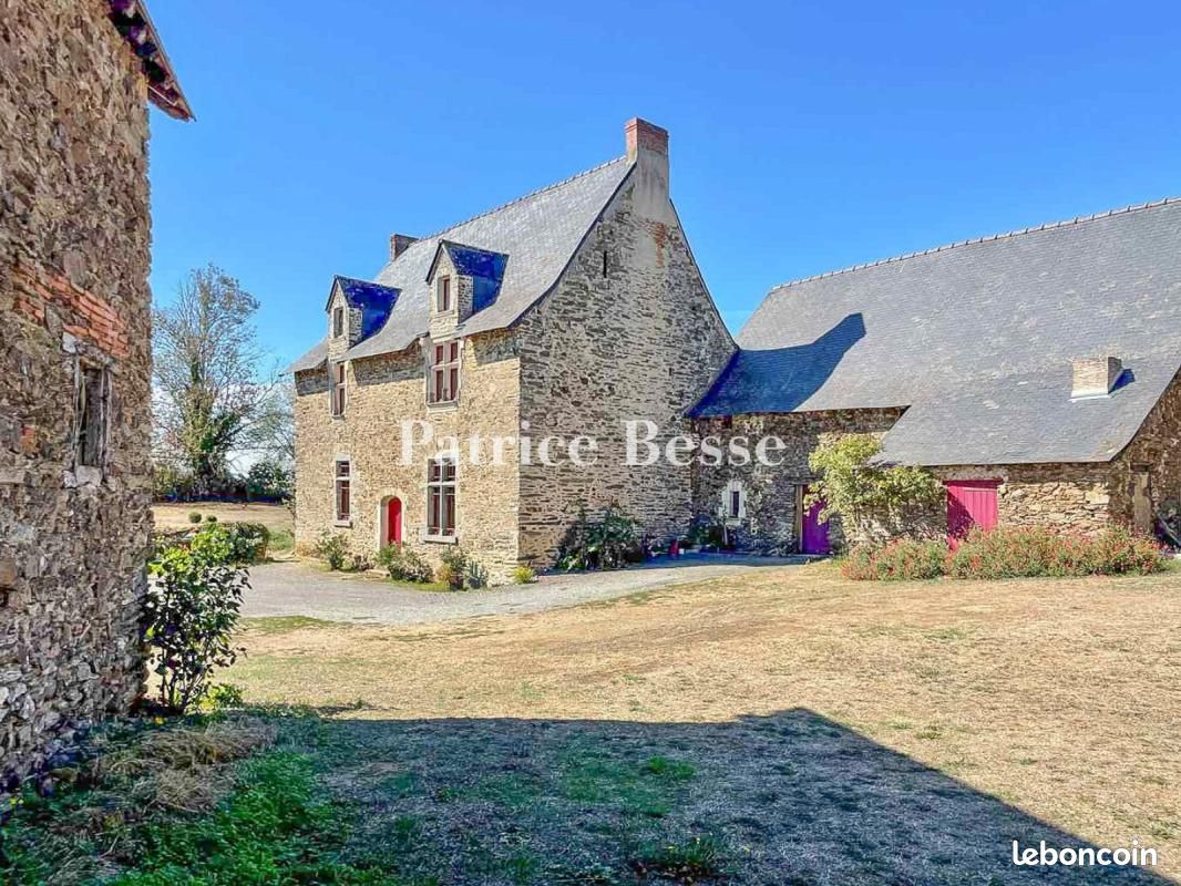 Maison 8 pièces 420 m² · à Château-Gontier-sur-Mayenne · 420 m² · 475 000 €