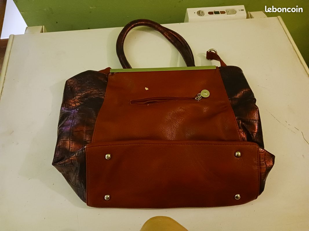 Sac à main rouge avec croix – style western, rock, clouté, original, tendance femme (image 2)