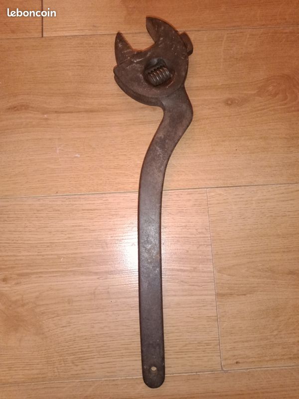 Ancienne grande clé à molette coudée (image 2)