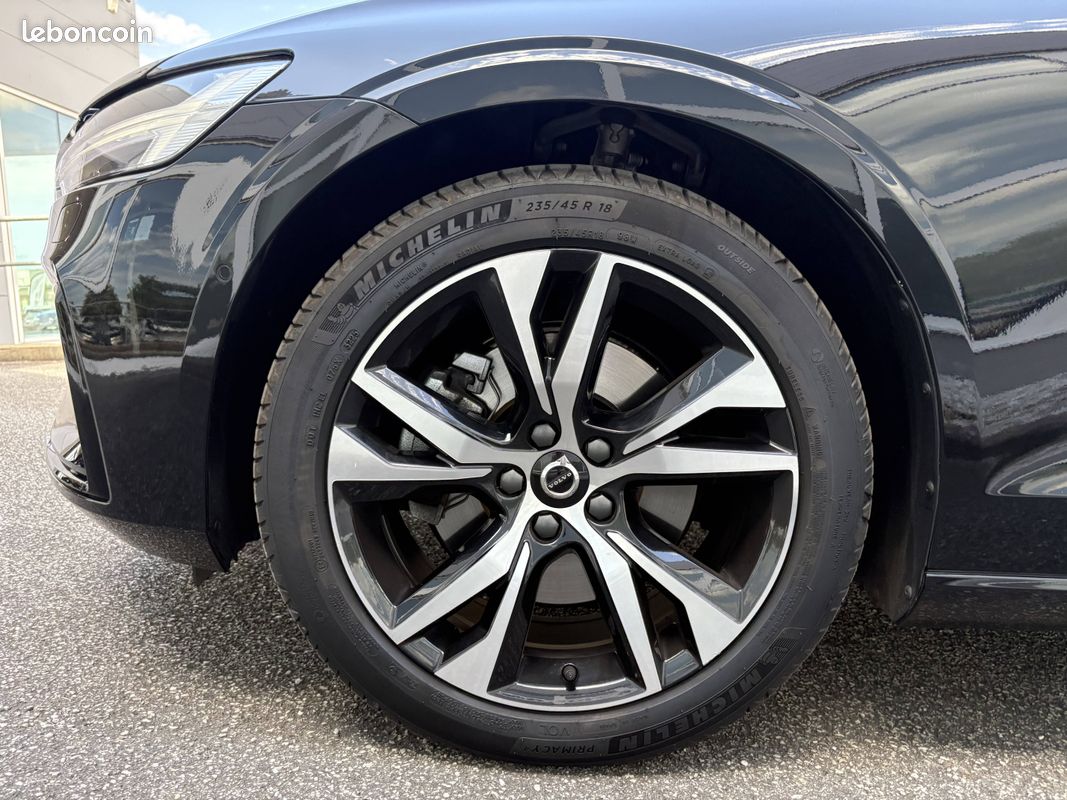 VOLVO V60 Micro hybride essence B4 197 ch DCT7 Ultra Style Dark (image 7)