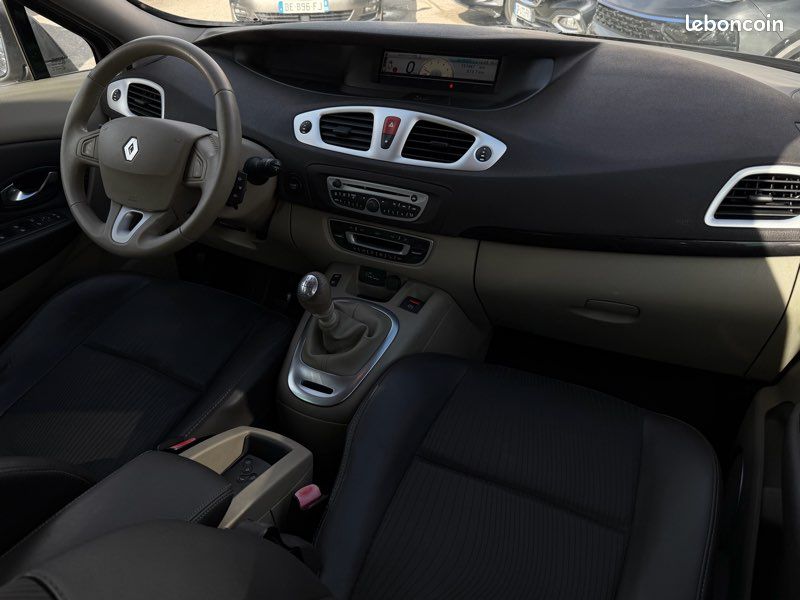 Renault Scenic 1.9 dci 130 ch Dynamique Keyless, toit ouvrant, Clim auto, Bluetooth garantie 12 mois (image 3)