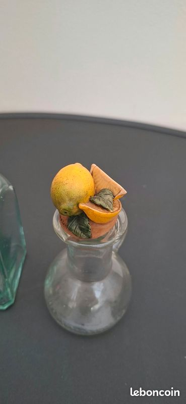 Lot 2 petites bouteilles / flacons vintage décor fruits (image 4)
