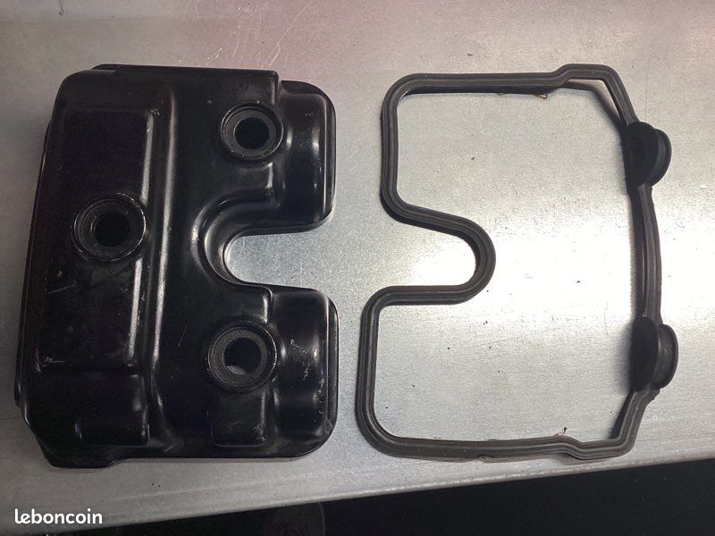 Cache culbuteur 250 Honda nx (image 1)