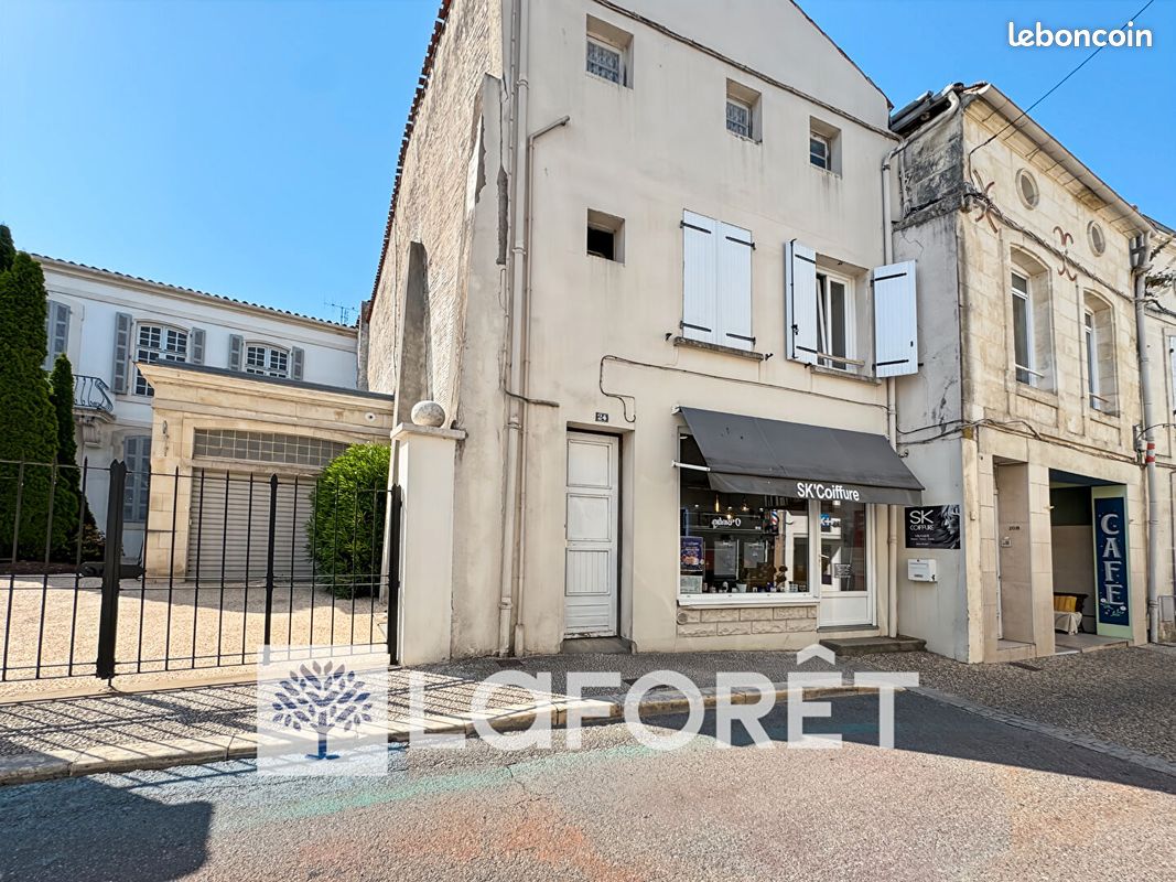 Immeuble 243 m² · à Pons · 243 m² · 211 700 €
