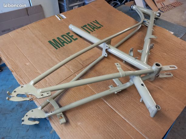 Cadre Ou Châssis Neuf Vintage Pour Cyclo Mobylette Motobécane - Pièce Rétro Neuve