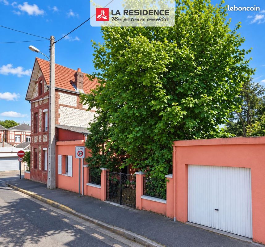 Maison 6 pièces 114 m² · à Saint-Étienne-du-Rouvray · 114 m² · 175 000 €