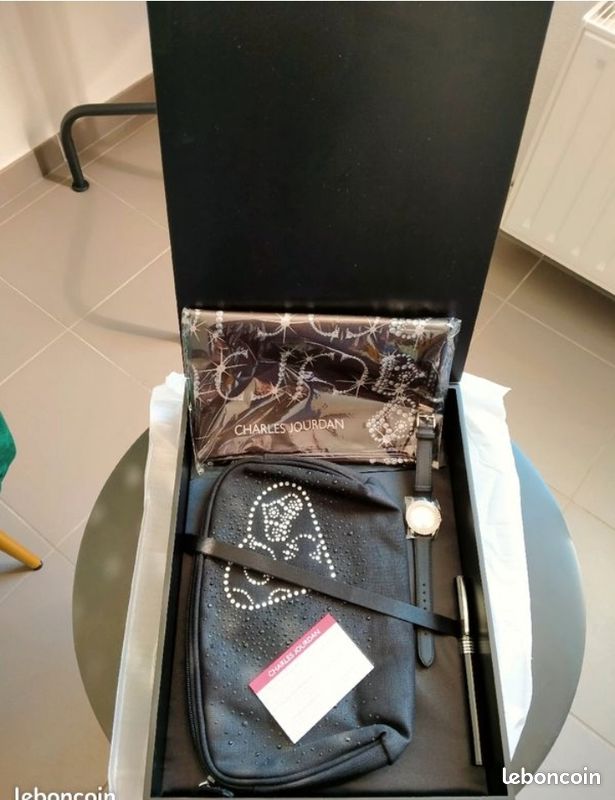 Coffret CHARLES JOURDAN (image 1)