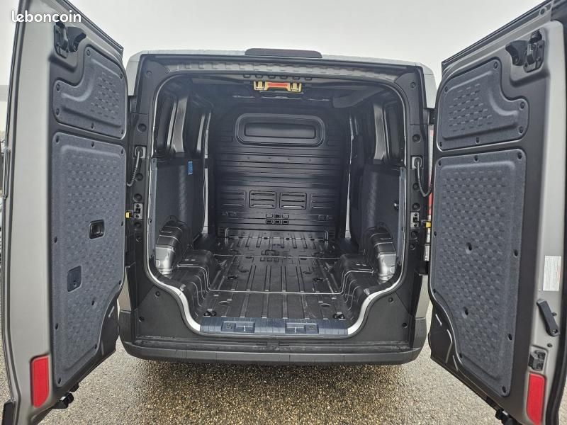 Kia PV5 Cargo L 163ch 71,2kWh Plus (image 8)