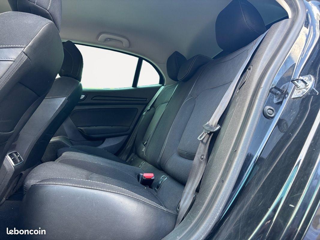 RENAULT MEGANE IV BERLINE dCi 110 Energy EDC Intens (image 10)