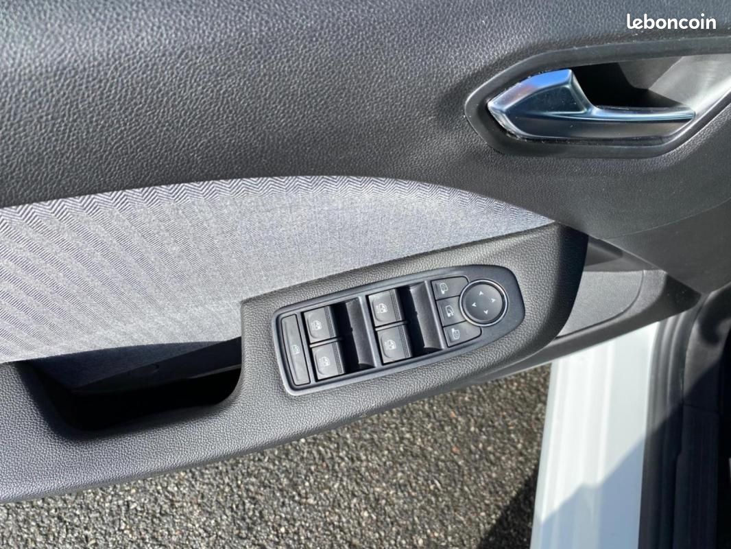 Renault Clio V E-Tech full hybrid 145 ch GSR2 Techno (image 18)