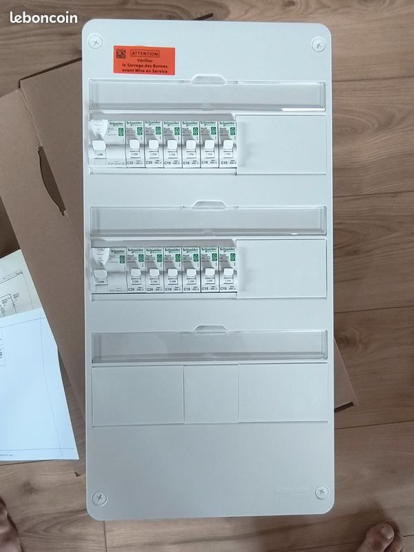 Resi9 - Tableau Schneider précablé standard logement type T3-T4 - 3 rangées - XE - 16A réf R9HPNFC15137P (image 3)