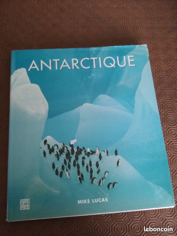 Livre sur l'Antarctique (image 1)